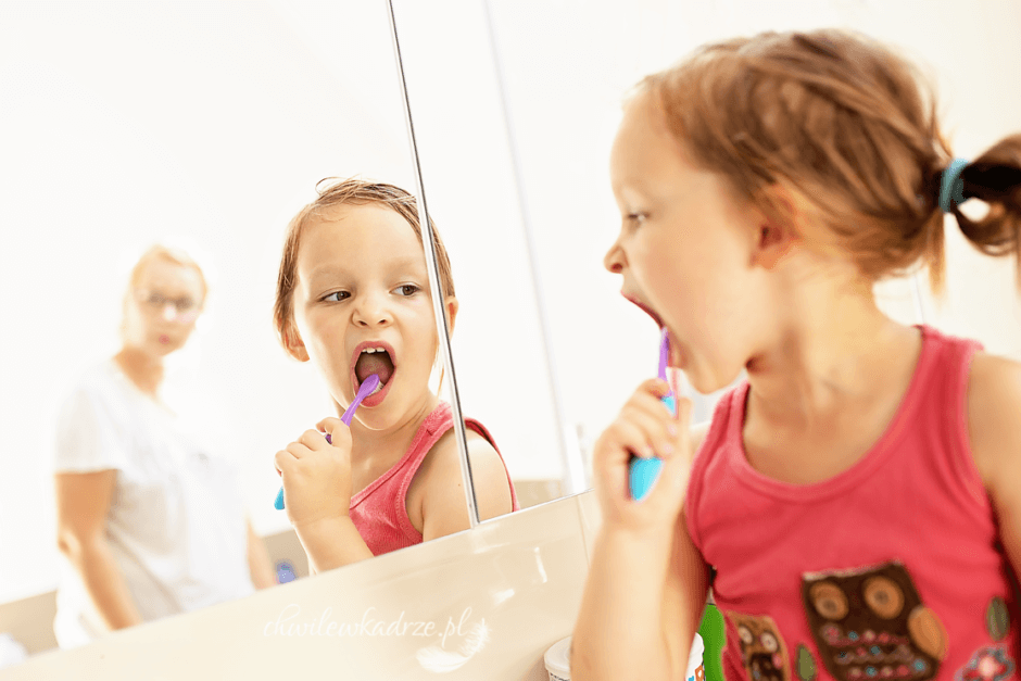 jak dbać o zęby niemowlaka i dziecka