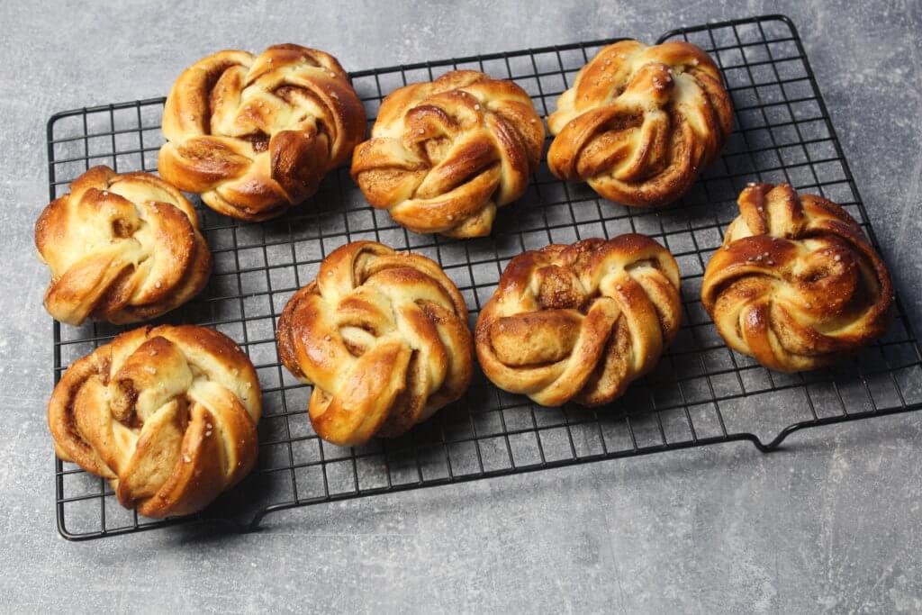 Bułeczki cynamonowe -szwedzkie kanelbullar 5 bułeczki cynamonowe