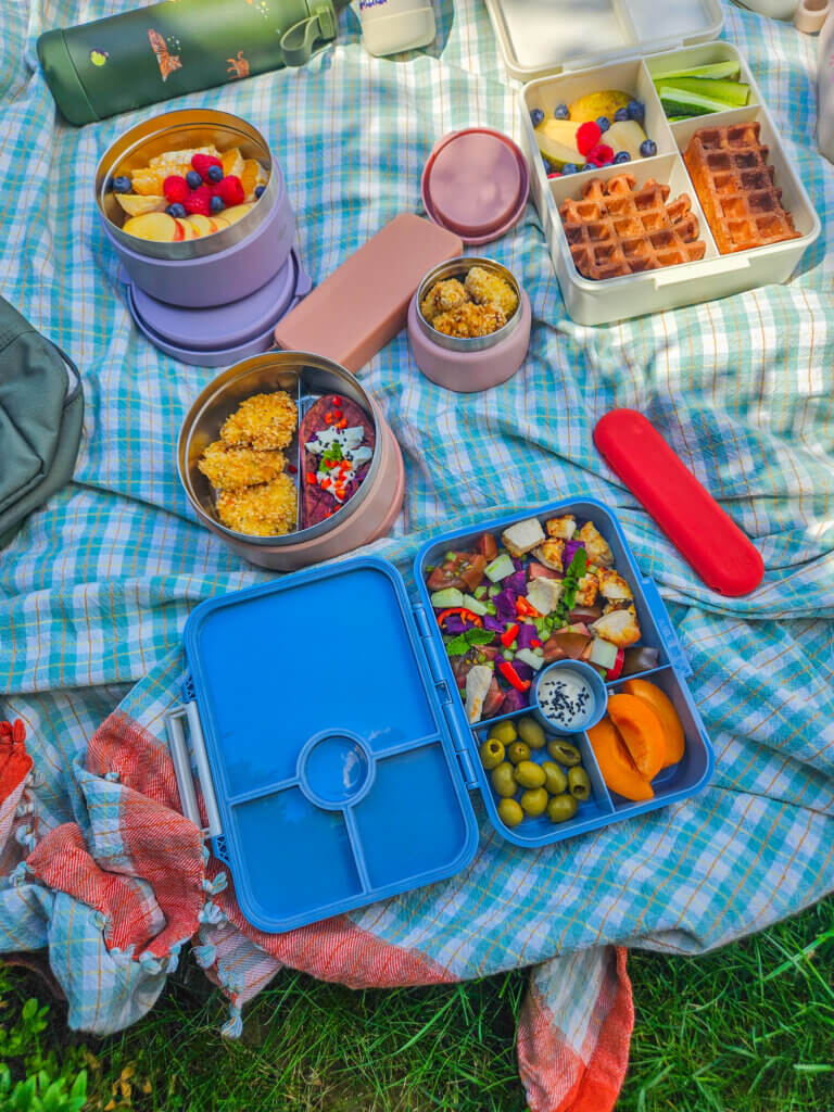 Płaski lunchbox z przegródkami - porównanie 4 pudełek 9 szczelna sniadaniowka
