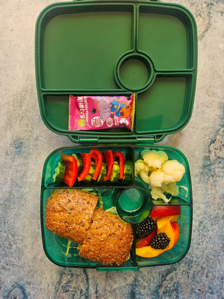 Śniadaniówki do szkoły 2026 9 yumbox go lunchbox dla pierwszoklasisty