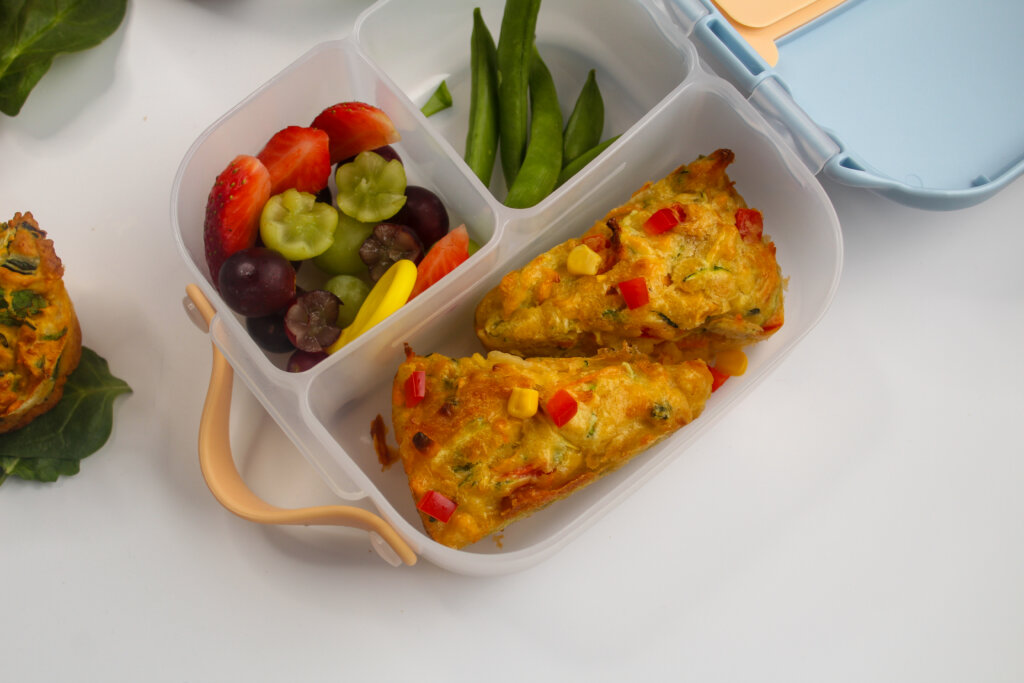 Jak skomponować zdrowy lunchbox w mniej niż 10 minut? 4 zdrowy lunchbox fritata z cukinia