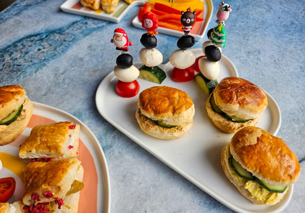 Co podać na Sylwestra dla dzieci? Zdrowe i szybkie przekąski (TOP 10) 7 przekąski na sylwestra dla dzieci z ciasta francuskiego